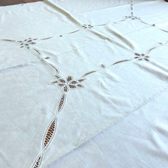 Vintage White 100% Cotton Battenberg Lace Tablecloth with 4 Matching Napkins - Picture 11 of 16